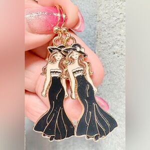 🖤Glamorous lady in Black gown and Gold Earrings